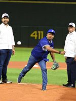 Héctor Ramírez, Vicepresidente de Eco Petróleo, lanza la primera bola