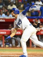 Mejía remolca cuatro; Núñez hace historia en victoria del Licey
