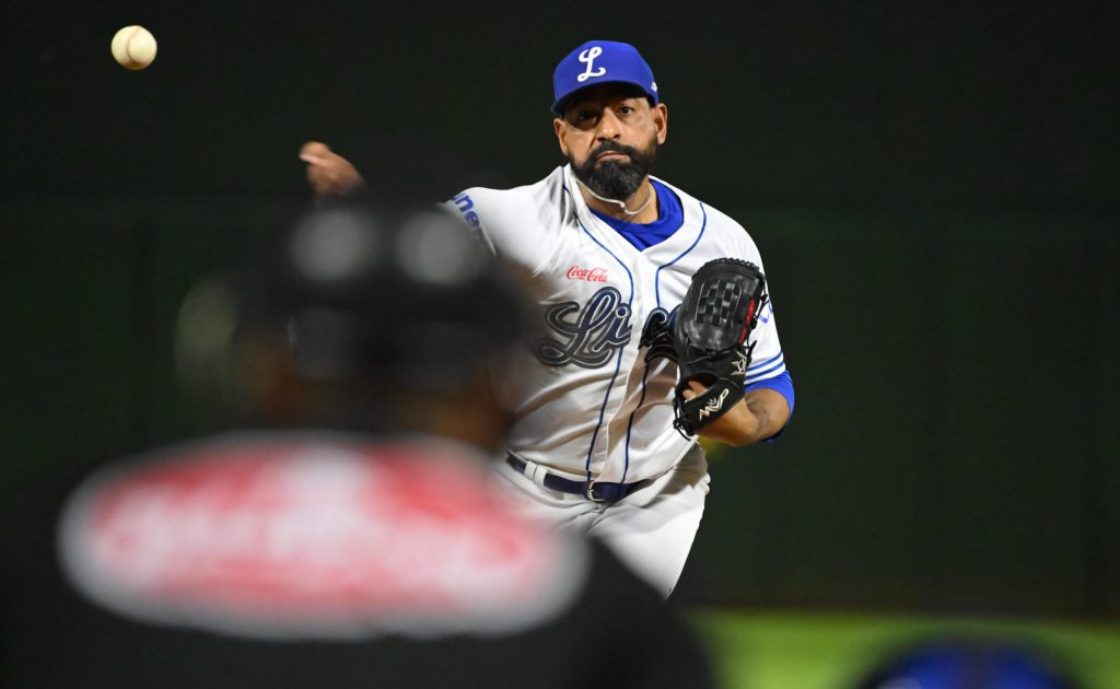 Valdez se luce en triunfo del Licey sobre Gigantes Valdez se luce en triunfo del Licey sobre Gigantes