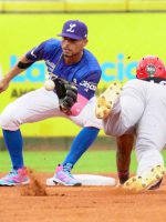 Gustavo Núñez logra su cuarto Guante de Oro en Lidom