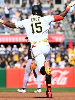 Oneil Cruz vuelve a jonronear en MLB