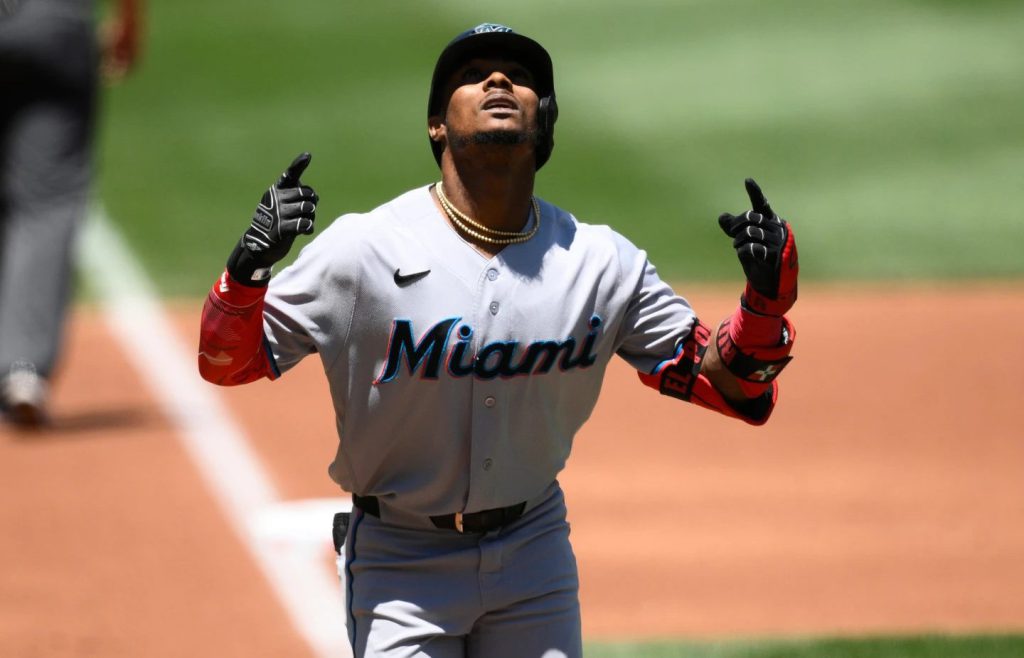 Esteury Ruiz pega tercer vuelacercas en MLB