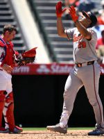 Samuel Basallo batea dos cuadrangulares en la MLB