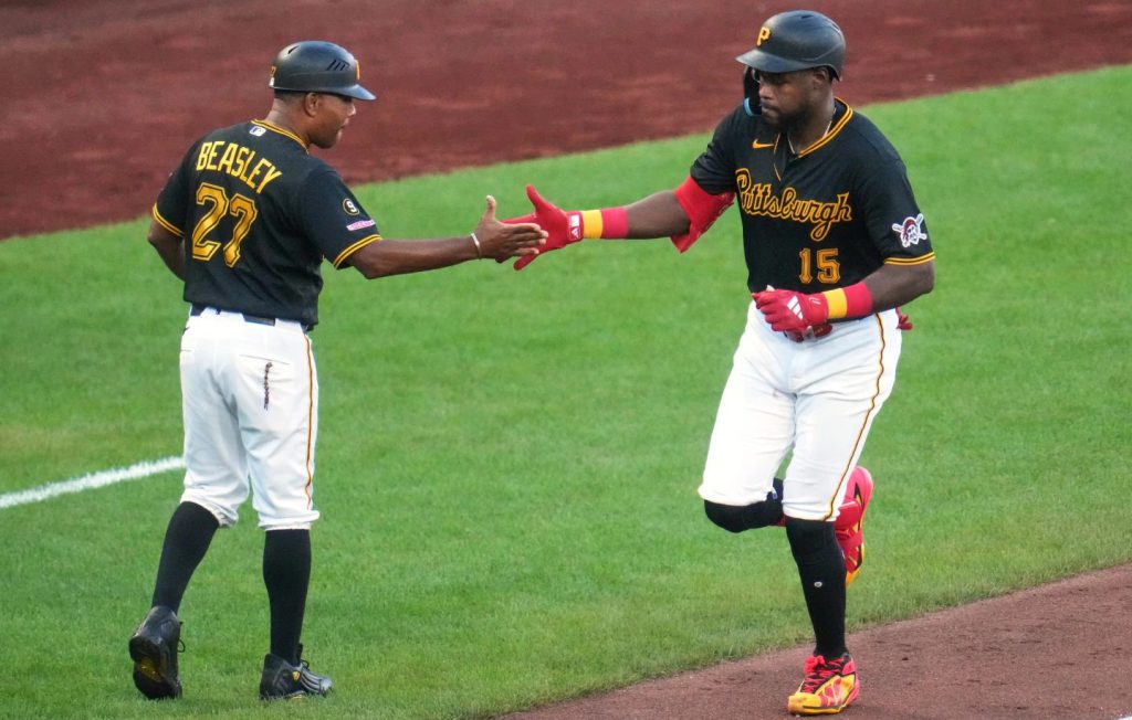 Oneil Cruz regresa con cuadrangular en las Grandes Ligas Oneil Cruz regresa con cuadrangular en las Grandes Ligas