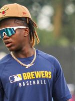 Jesús Madé pega cuadrangular en los playoffs de Doble A