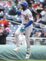Ronny Mauricio batea jonrones a ambos lados del plato en MLB