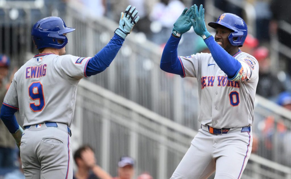 Mauricio conecta cuadrangular en final serie regular de MLB