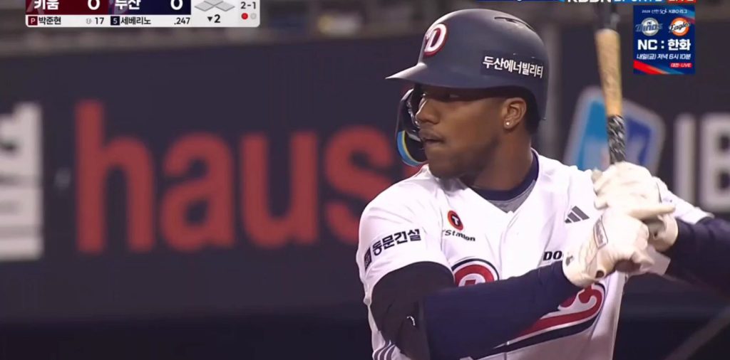 Yunior Severino batea vuelacercas en Corea del Sur