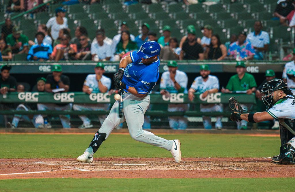 Licey cae ante las Estrellas en San Pedro de Macorís Licey cae ante las Estrellas en San Pedro de Macorís