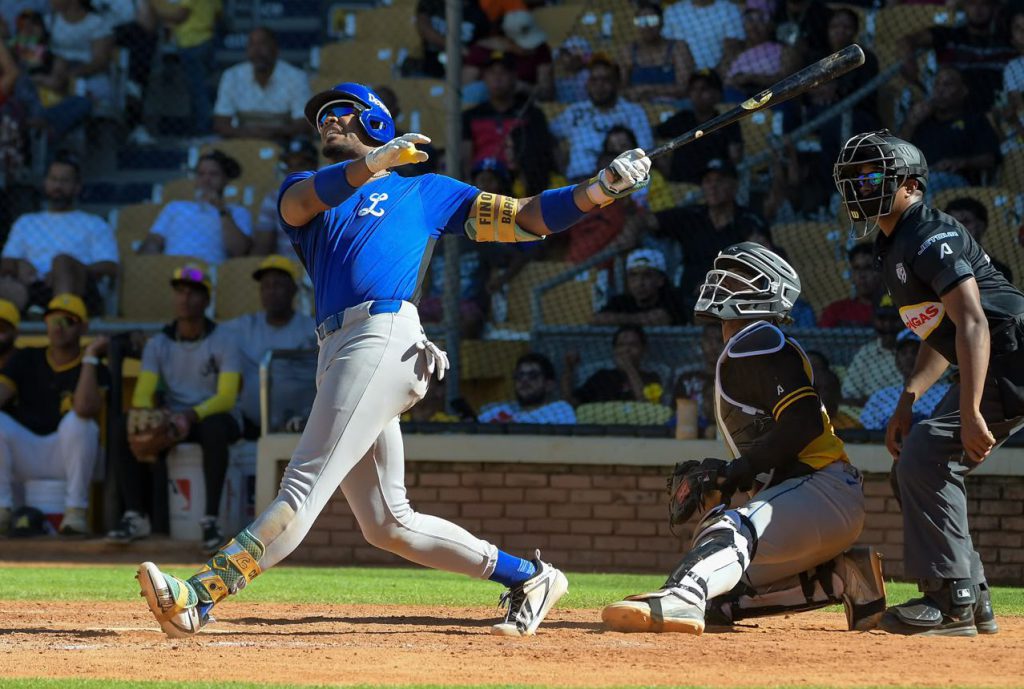 Licey domina a las Águilas en pretemporada Licey domina a las Águilas en pretemporada