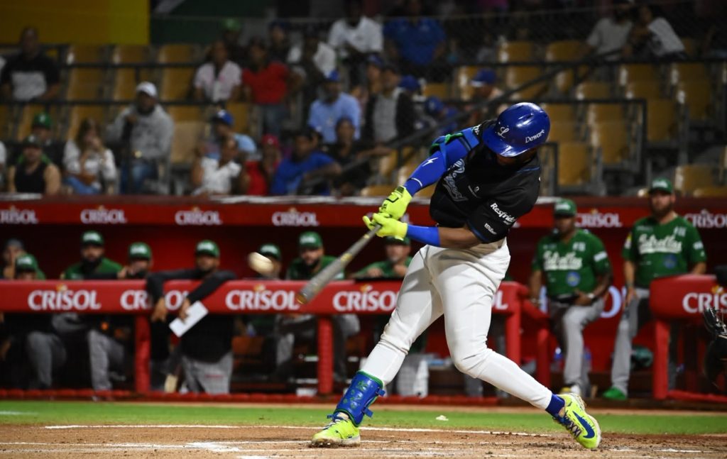 Rojas Jr. jonronea y Licey blanquea Estrellas Rojas Jr. jonronea y Licey blanquea Estrellas