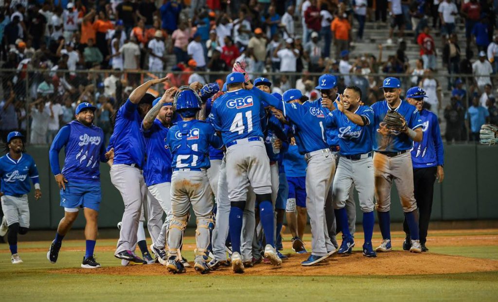 ¡HISTÓRICO! Con No Hitter sobre Toros, Licey se trepa en la cima
¡HISTÓRICO! Con No Hitter sobre Toros, Licey se trepa en la cima