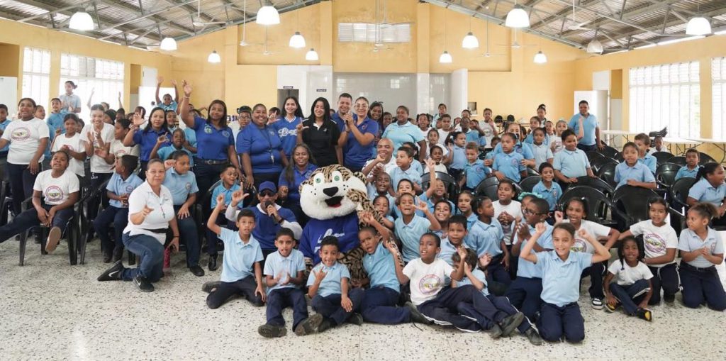 Licey visita Centro Educativo Amalia en Santo Domingo Este Licey visita Centro Educativo Amalia en Santo Domingo Este