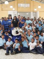 Licey visita Centro Educativo Amalia en Santo Domingo Este
